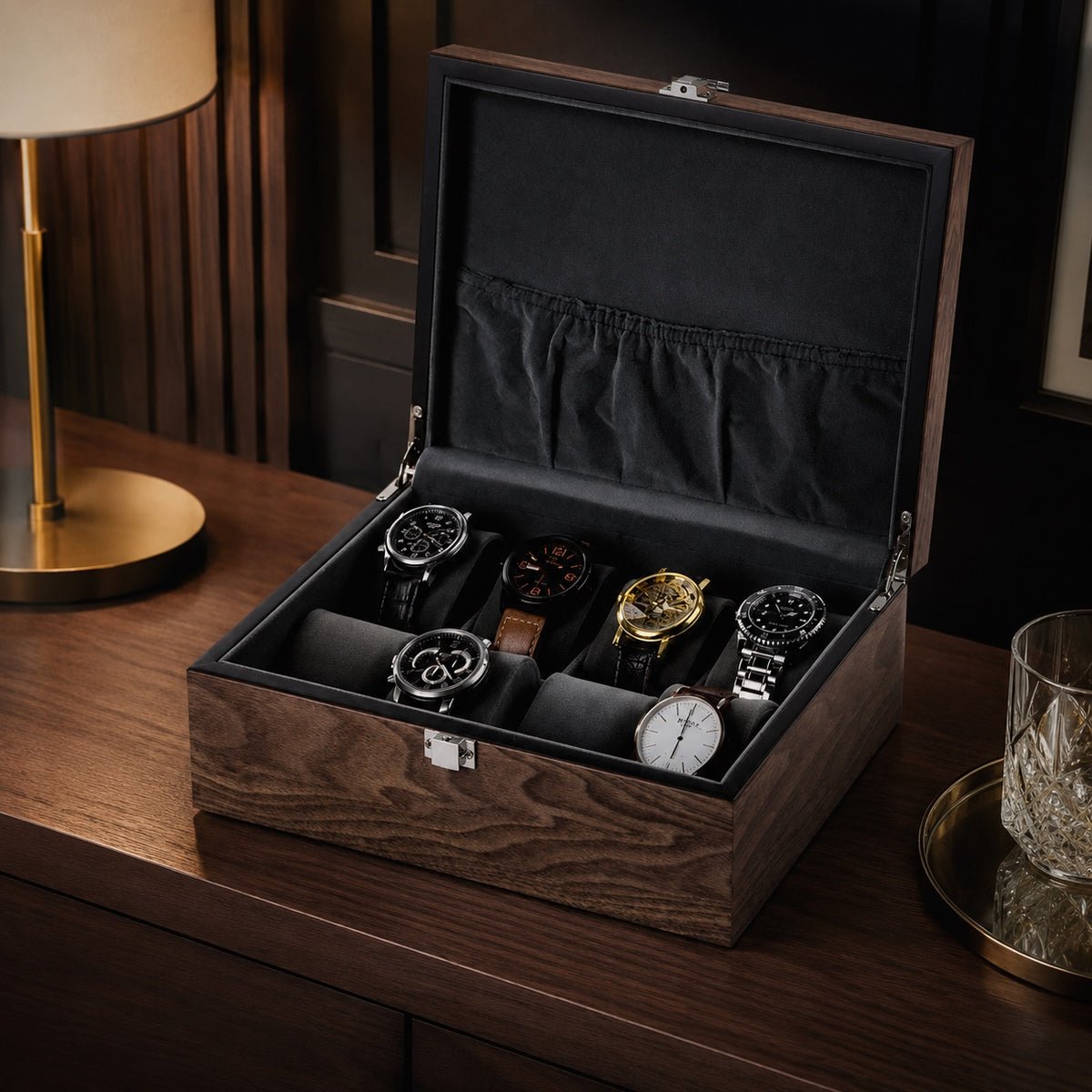 Écrin Pin 8 montres ouvert, huit coussins en velours
