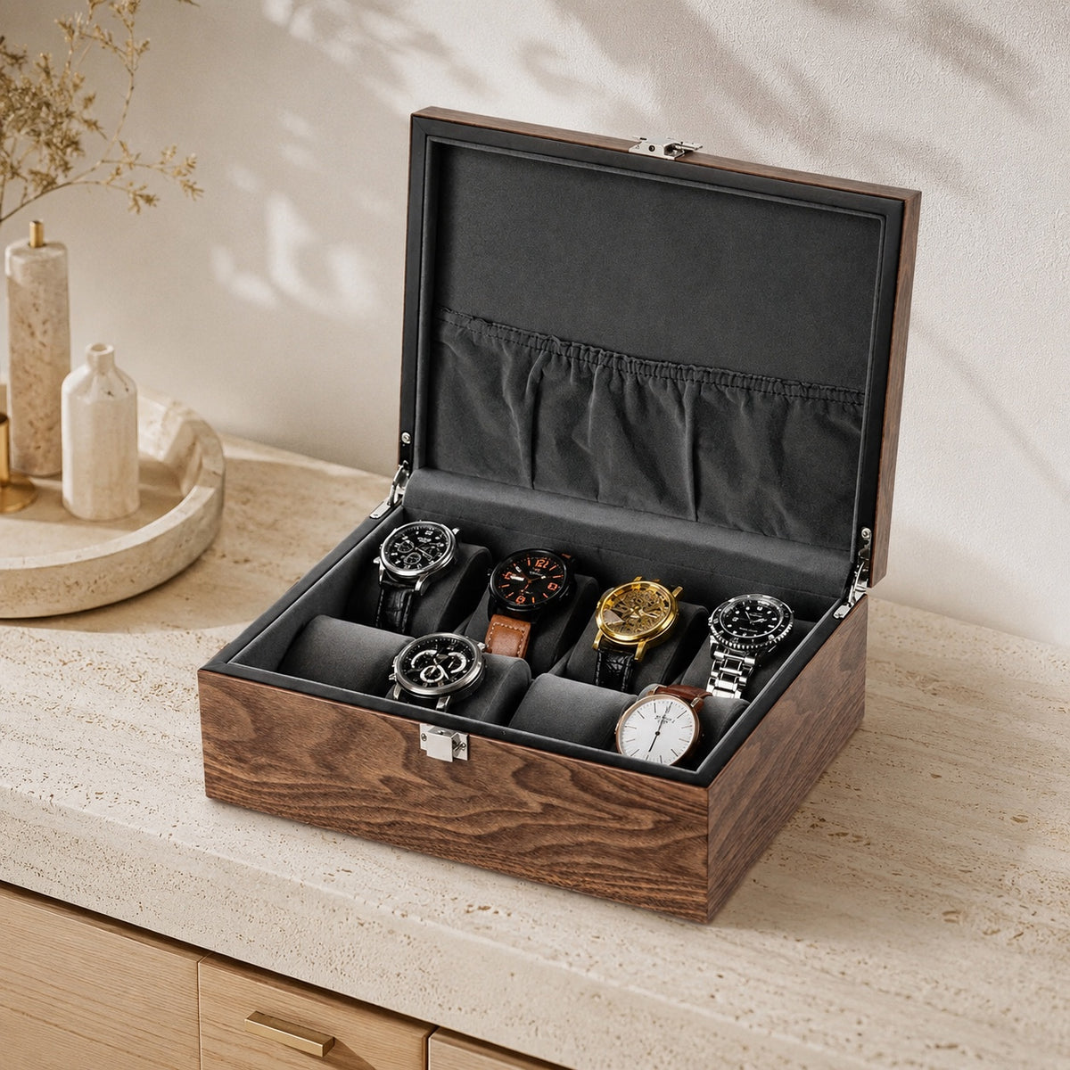 Détail de la finition bois de l'écrin Pin 8 montres
