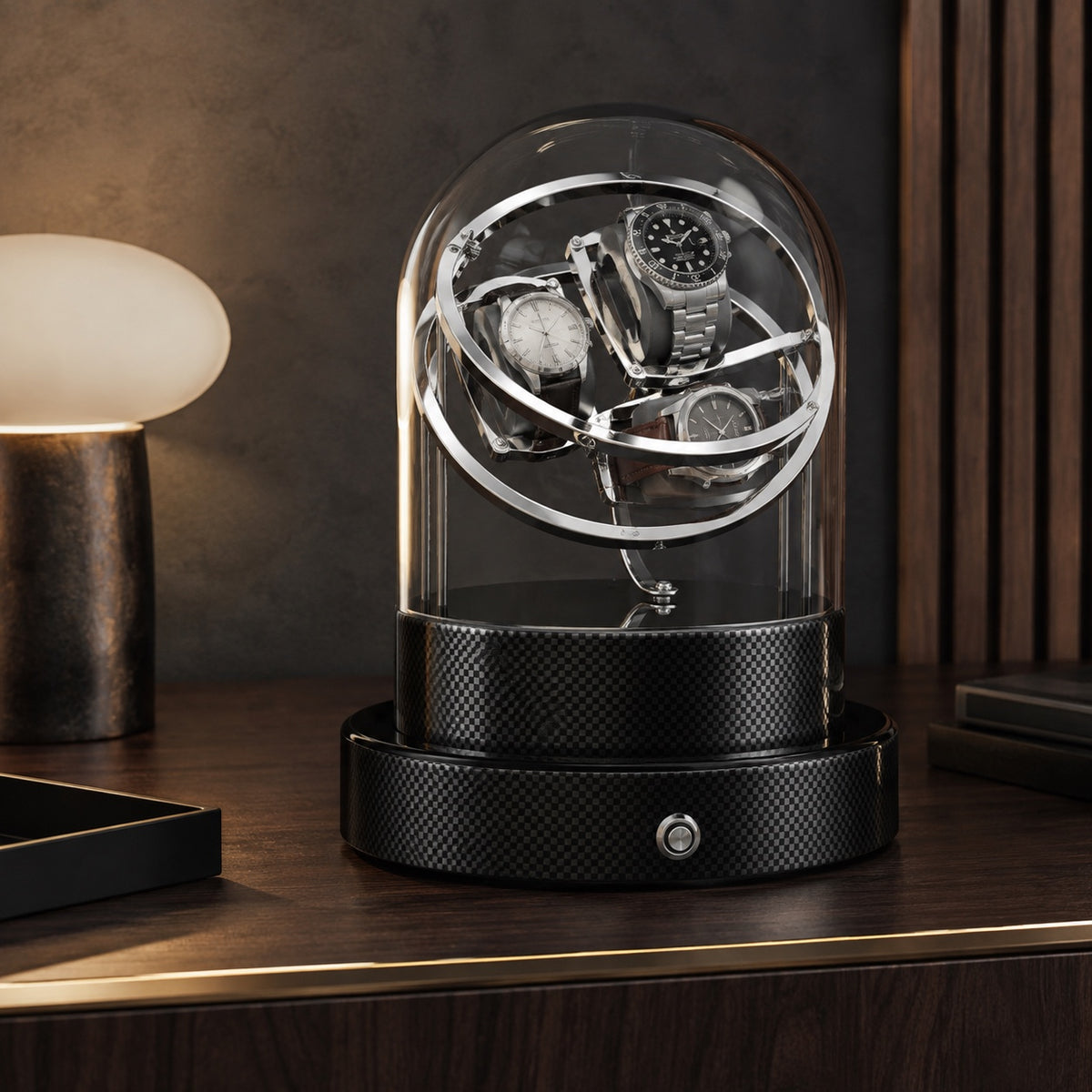 Remontoir Astrolabe Orbite de trois quarts avec une montre