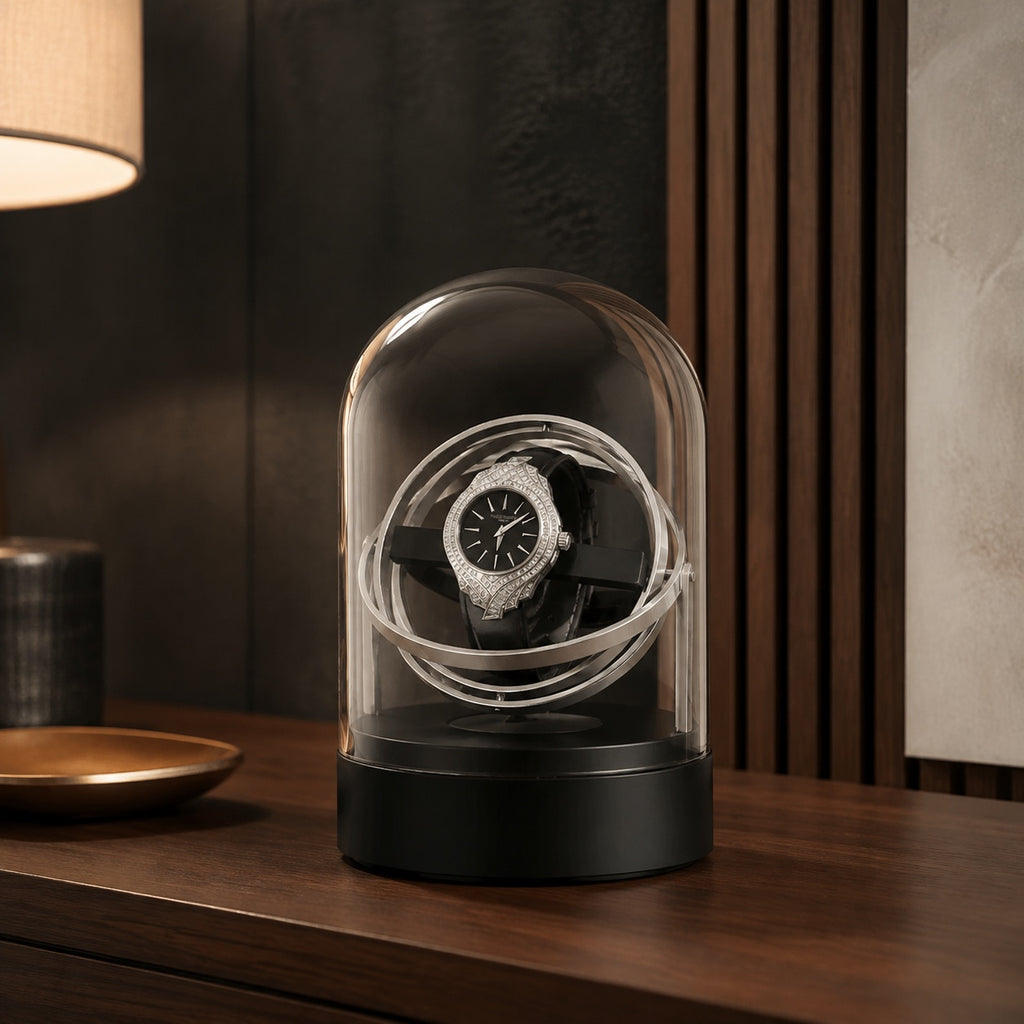 Remontoir Astrolabe Solo de trois quarts avec une montre
