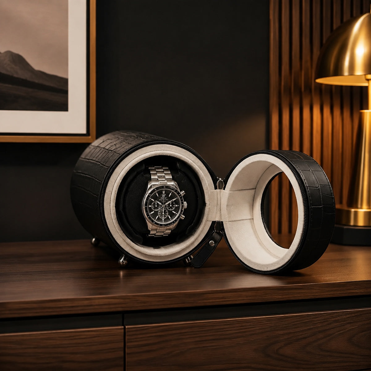 Remontoir de Voyage Cabine ouvert avec une montre en place