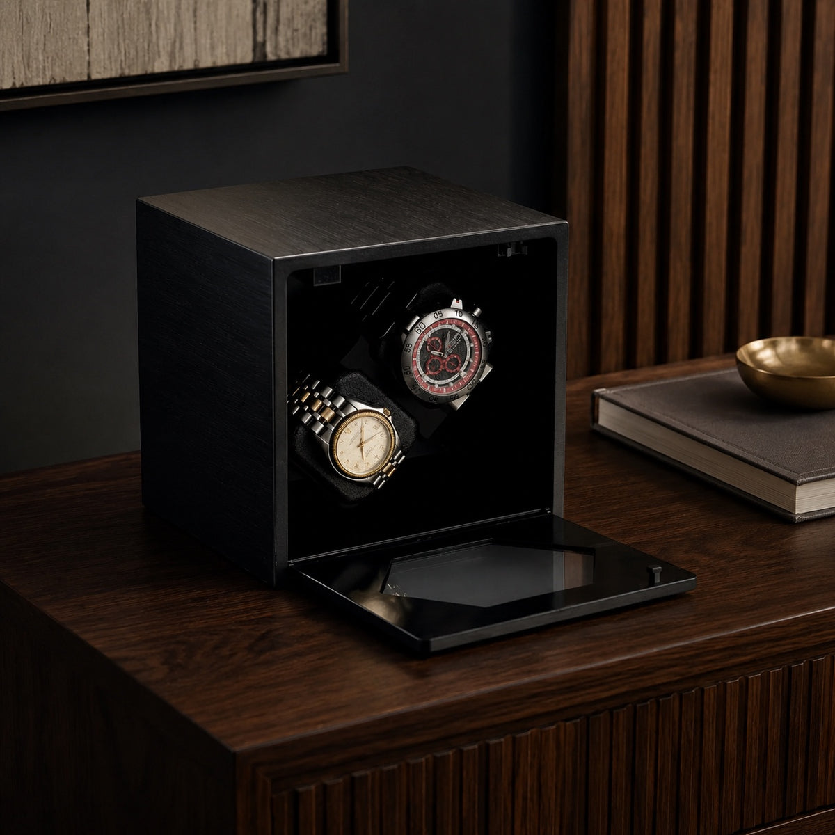 Remontoir Monolithe Duo de trois quarts, plateaux en cuir visibles